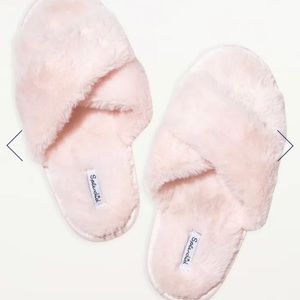 Splendid faux fur pink slippers sz S/M